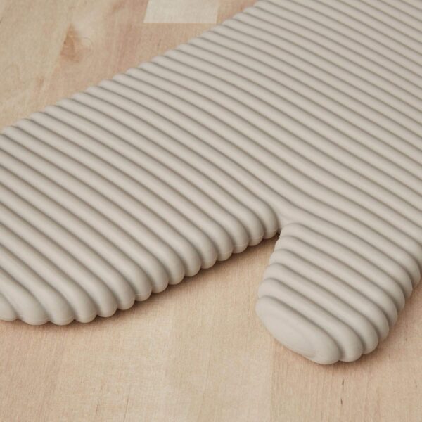 KitchenAid Ribbed Silicone Oven Mitt Set – Milkshake Tan - Image 3