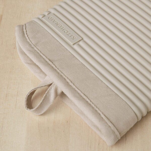 KitchenAid Ribbed Silicone Oven Mitt Set – Milkshake Tan - Image 2