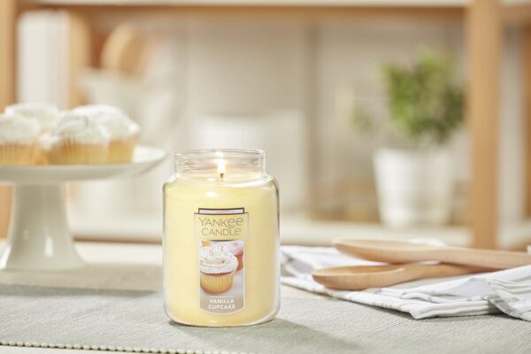 Yankee Candle Vanilla Cupcake – 22oz Large Jar, Long-Lasting Scented Candle - Image 2